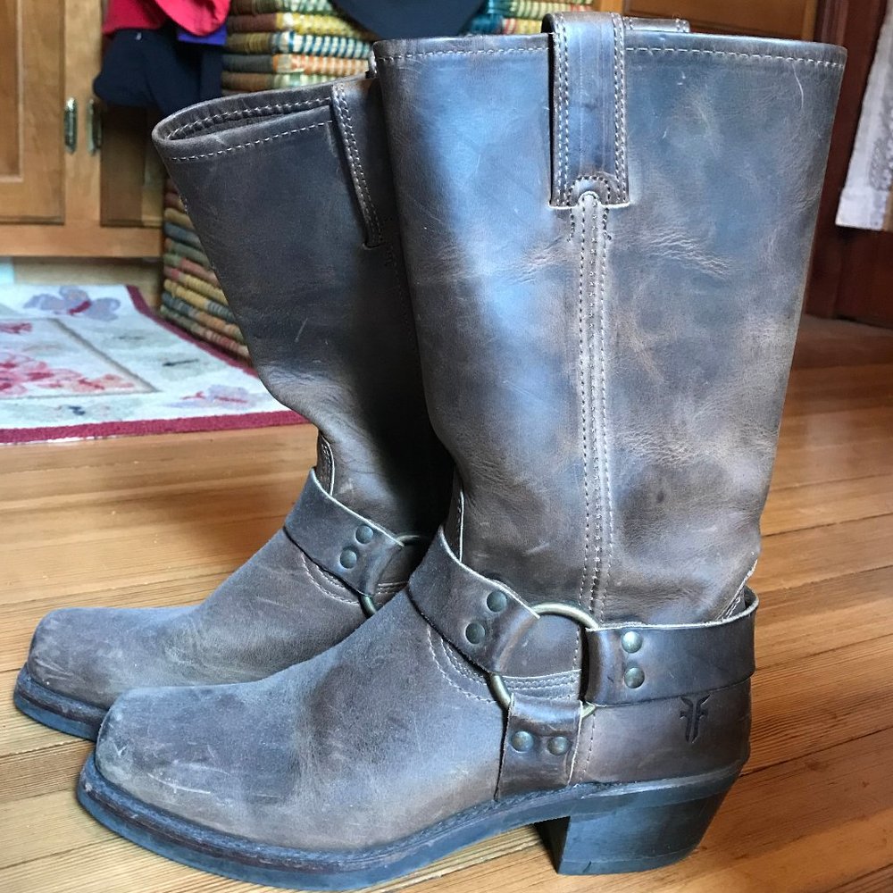 Frye Harness 12R size 8 M